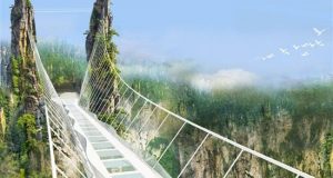 Ο αρχιτέκτονας της μεγαλύτερης γυάλινης γέφυρας του κόσμου «αποκαλύπτεται»