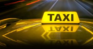 Αιτωλία: Σύλληψη ταξιτζή για υποκλοπή μεταφορικού έργου