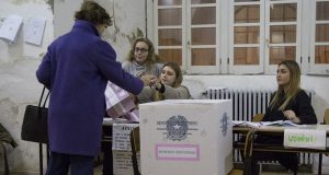 Προβάδισμα του «όχι» δίνουν τα πρώτα exit polls στην Ιταλία