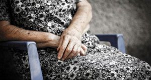 Αγρίνιο: Άγνωστοι δράστες επιτέθηκαν σε 90χρονη