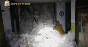 Ιταλία: Εντοπίστηκαν επιζώντες από το θαμμένο στο χιόνι ξενοδοχείο