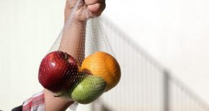 Αγρίνιο: Διανομή φρούτων στους δικαιούχους του Κοινωνικού Παντοπωλείου