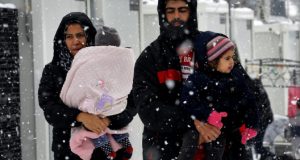 Ύπουλο χτύπημα από Βερολίνο: Αρχίζει επαναπροωθήσεις προσφύγων στην Ελλάδα