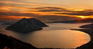 Κάλαμος Λευκάδος: Το πιο πράσινο νησί της Ελλάδας, απέναντι από…