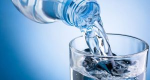 Εμφιαλωμένο νερό δηλητήριο! Ένα στα δέκα μπουκάλια περιέχει… φαρμάκι!