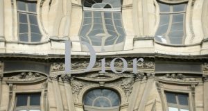 Super deal! Η Louis Vuitton εξαγοράζει τον Dior έναντι 12,1…