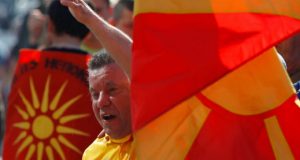 Καταρρέουν τα Σκόπια – Κίνδυνος για τα Βαλκάνια
