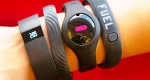 Οι συσκευές fitness tracker καταγράφουν λάθος τις θερμίδες που καίει…