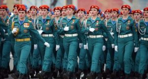 Σείστηκε η Κόκκινη Πλατεία από τις καλλονές στρατιωτίνες του Πούτιν!