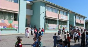 Αγρίνιο: Άγνωστος προκάλεσε φθορές, ρίχνοντας πέτρες, σε δημοτικό σχολείο