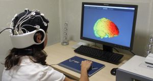 Ηλεκτρικό «καπέλο» διεγείρει τον εγκέφαλο και βελτιώνει τη δημιουργικότητα