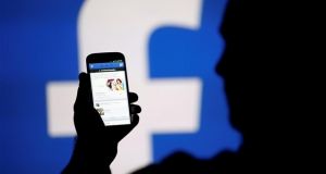 Facebook: «Κατέβασε» εκατοντάδες fake σελίδες και λογαριασμούς – Από Ιράν…