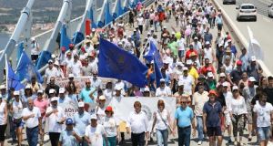 Η μεγάλη πορεία κατά της ανεργίας στη γέφυρα Ρίου-Αντιρρίου (Φωτορεπορτάζ)