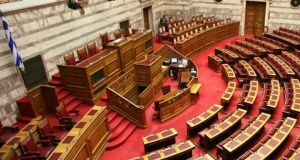 Αλλάζουν όλα στα επιδόματα – Στο μικροσκόπιο αναπηρικά, οικογενειακά, μεταφορικά