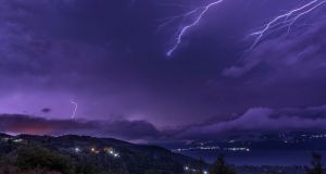 Η επέλαση της καταιγίδας στην Τριχωνίδα (Φωτογραφία)