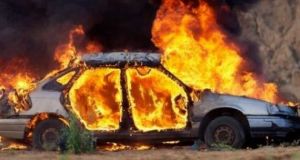 Στις φλόγες αυτοκίνητα τα ξημερώματα – Το ένα καταστράφηκε ολοσχερώς