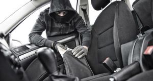 Αγρίνιο: Εξιχνιάστηκε κλοπή τσάντας μέσα από αυτοκίνητο