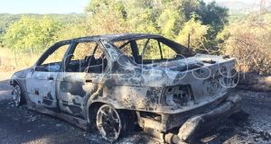 Αυτοκίνητο πήρε φωτιά και ξέσπασε πυρκαγιά στην Κομποτή Ξηρομέρου