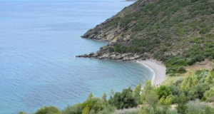 Ναυπακτία: Η πρόσβαση στην παραλία Καλαμάκι με άσφαλτο στο μεγαλύτερο…
