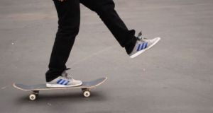 Αντίρριο: Skateboard στα διόδια της Γέφυρας Ρίου-Αντιρρίου (Βίντεο)