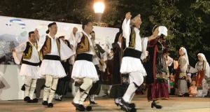 Αγρίνιο: Λαοθάλασσα στην ελληνική βραδιά με τοπικά χορευτικά (Φωτογραφίες-Βίντεο)