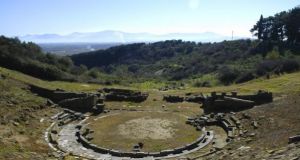 Το Αρχαίο Θέατρο Στράτου «Στο φως του φεγγαριού»