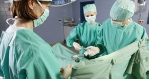 Από Αμφιλοχιώτη η πρώτη μεταμόσχευση γονάτου με μόσχευμα από 3D…