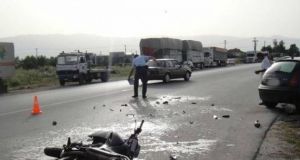 Σοβαρά τραυματισμένος νεαρός οδηγός μηχανής σε τροχαίο στη Λεωφόρο Δημοκρατίας!