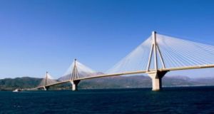 Ερωτική απογοήτευση πίσω από την απόπειρα αυτοκτονίας στη γέφυρα Ρίου-Αντιρρίου