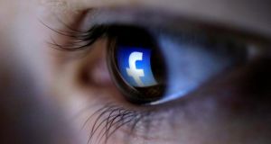Η κρυμμένη βιομηχανία του facebook που «καθαρίζει» τη σελίδα σας…