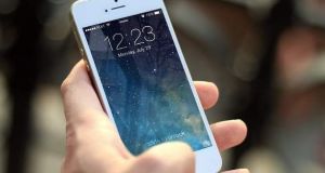 Η Apple το παραδέχθηκε: Κάνει πιο αργά τα παλιά iPhone