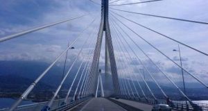 Γέφυρα Ρίου – Αντιρρίου: Οδηγός Ι.Χ. έχασε τον έλεγχο και…