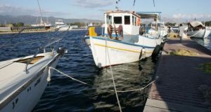 Μεσολόγγι: Έσπασαν οι αλυσίδες και κινδυνεύουν σκάφη στο αλιευτικό καταφύγιο