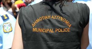 Επεισόδιο πολίτη με Δημοτικό Αστυνομικό στο κέντρο του Αγρινίου