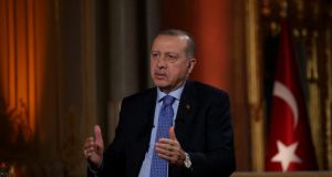 Οργιάζουν οι φήμες στην Τουρκία για νοθεία λίγο πριν ανοίξουν…
