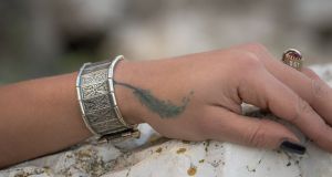 Ανήλικες στη Ναύπακτο αφαίρεσαν 50 ασημένια κοσμήματα από κατάστημα