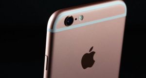 H Apple πούλησε πιο ακριβά iPhones