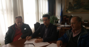 Αγρίνιο: Υπογραφή έργου ασφαλτόστρωσης οδών Δ.Ε. Στράτου-Νεάπολης-Παρακαμπυλίων