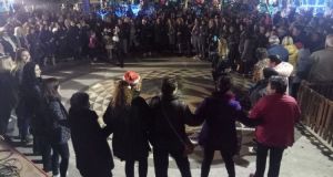 Αγρίνιο: Χριστουγεννιάτικο παραδοσιακό γλέντι στην πλατεία Δημοκρατίας (Φωτό)