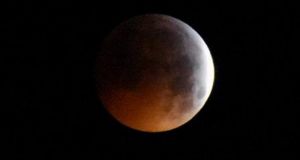 Μαγικές εικόνες: Πανσέληνος, υπερπανσέληνος και ολική έκλειψη Σελήνης