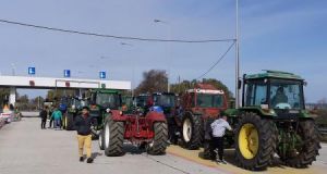 Κινητοποίηση αγροτών και κτηνοτρόφων στα διόδια του Ακτίου (Βίντεο- Φωτό)