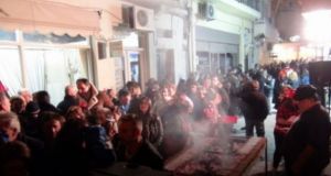 Ναύπακτος: Με «νταβάδες» στην οδό Μεζεδίων και Καρναβαλική παρέλαση