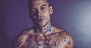 Ο Αγρινιώτης με τα τατουάζ, Σταμάτης Χουχουλής, στο βίντεο κλιπ…