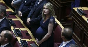 Άννα Ευθυμίου: Η εγκυμονούσα βουλευτής που τράβηξε πάνω της όλα…