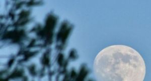 Πανσέληνος και μερική έκλειψη Σελήνης το βράδυ της Τρίτης 16…