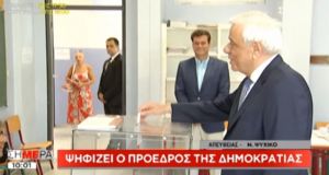 Εκλογές 2019: Στο Ψυχικό ψήφισε ο Προκόπης Παυλόπουλος (Βίντεο)
