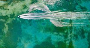Μεσογειακοί Παράκτιοι Αγώνες: Το Σλάλομ Θαλασσίου Σκι στην Λίμνη Στράτου