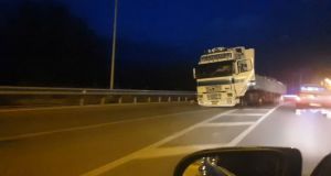 Μεσολόγγι: Έφυγε ο τροχός φορτηγού στη μέση του δρόμου