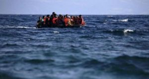 Νέα «απόβαση» σκαφών στη Λέσβο με εκατοντάδες πρόσφυγες