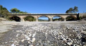 Αποκατάσταση των ζημιών της πελμάτωσης της γέφυρας της Αβόρανης (Φωτό)